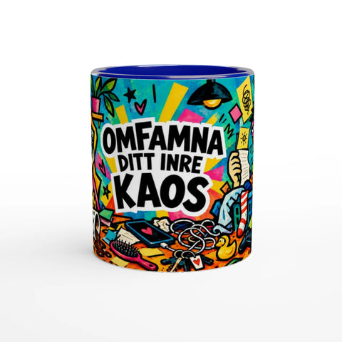 Mugg med texten Omfamna ditt inre kaos och färgglada illustrationer.