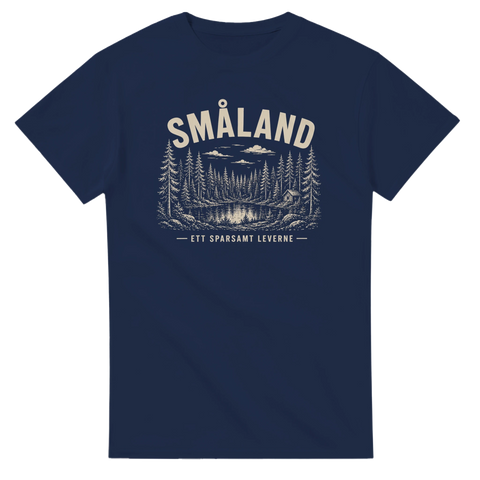 Stilrent tryck med småländsk livsfilosofi och landskapsmotiv – t-shirt