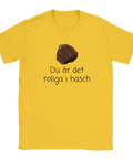 Gul t-shirt med grafiskt motiv av en brun bit hasch och lekfull textdesign