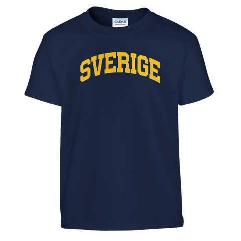 College-inspirerat Sverige-tryck i gult på marinblå barntröja