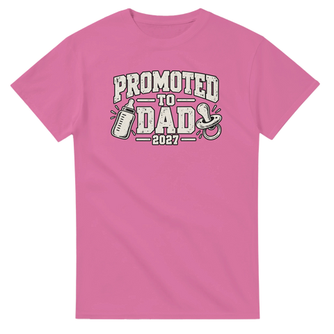 T-shirt med texten Promoted to Dad 2027, napp och nappflaska