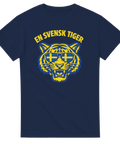 Blågult tryck av en tiger med texten En svensk tiger – grafisk t-shirt