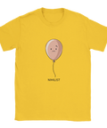 Nihilist ballong med trött ansikte, minimalistisk design på gul t-shirt.