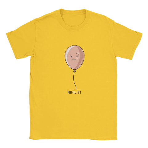 Nihilist ballong med trött ansikte, minimalistisk design på gul t-shirt.