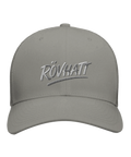 Broderad "RÖVHATT" i grå kursiv stil på ljusgrå trucker keps med nät.