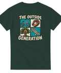 Grafiskt motiv av barndomsminnen och utomhuslek på mörkgrön t-shirt