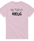 Ljusrosa t-shirt med lekfullt men kaxigt textmotiv för fredagsmyset