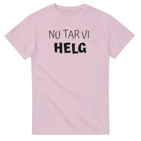 Ljusrosa t-shirt med lekfullt men kaxigt textmotiv för fredagsmyset