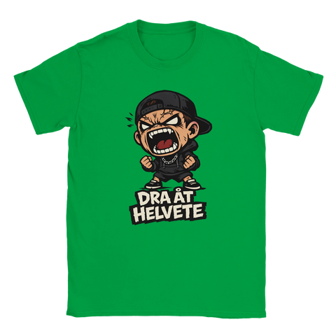 Tecknad arg kille med keps och text "DRA ÅT HELVETE" på grön t-shirt.