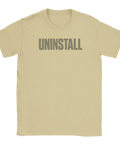 Sandfärgad t-shirt med ett provokativt budskap i fet typografi