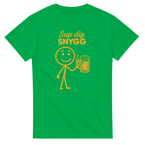 Grön t-shirt med kaxig textdesign och tecknad gubbe som dricker öl