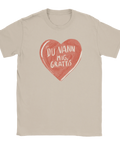 Rött hjärta med text "DU VANN MIG, GRATTIS" på beige t-shirt, retro design.