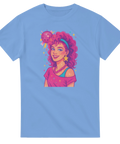 Ljusblå t-shirt med färgstarkt tryck av kvinna med tuperat hår