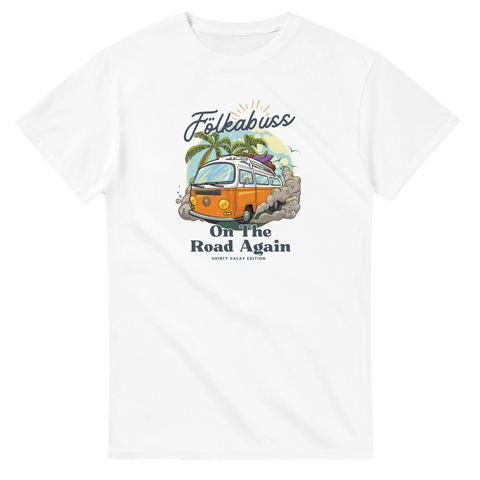 Illustration av orange folkabuss med surfbräda och palmer – vit grafisk t-shirt