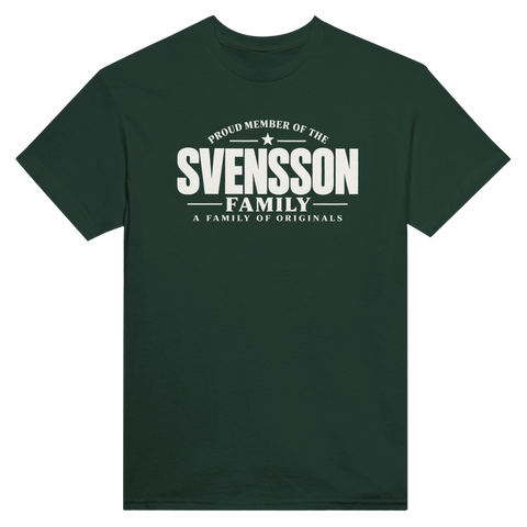 Mörkgrön t-shirt med texten Svensson – A Family of Originals