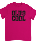 Old's Cool" text i sliten retrostil på fuchsia t-shirt.