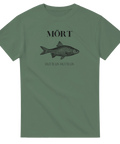 Svartvit mörtdesign på olivgrön t-shirt – stilren sportfiske-stil