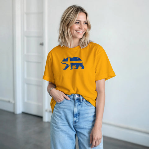 Kvinna i gul t-shirt med blågul björnillustration i minimalistisk stil