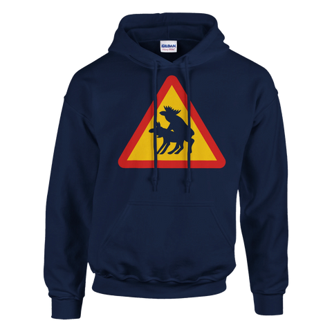 Rolig illustration av svenska älgar på en marinblå hoodie