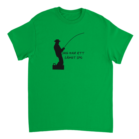 Grön t-shirt med ironiskt budskap om fiskeutrustning i grafiskt tryck