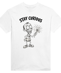 Vit t-shirt med svartvitt grafiskt motiv av en nyfiken karaktär