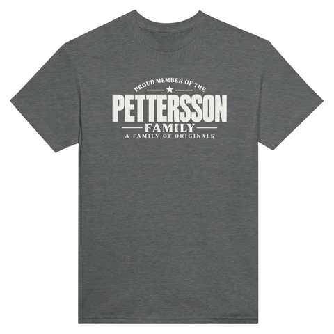 Gråmelerad t-shirt med texten Pettersson – A Family of Originals