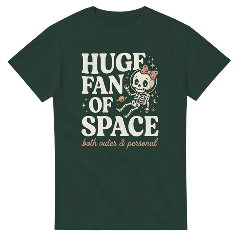 Minimalistisk rymddesign med humoristiskt budskap – illustration på t-shirt