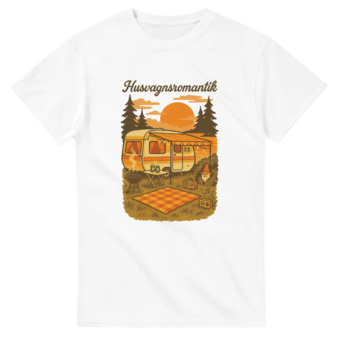 Vit t-shirt med färgstark vintageillustration av svensk sommarcamping
