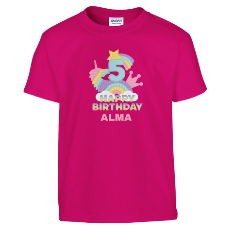 Pop-it enhörning, regnbåge och siffra 5 på fuchsia barn t-shirt med "Happy Birthday [Namn]".