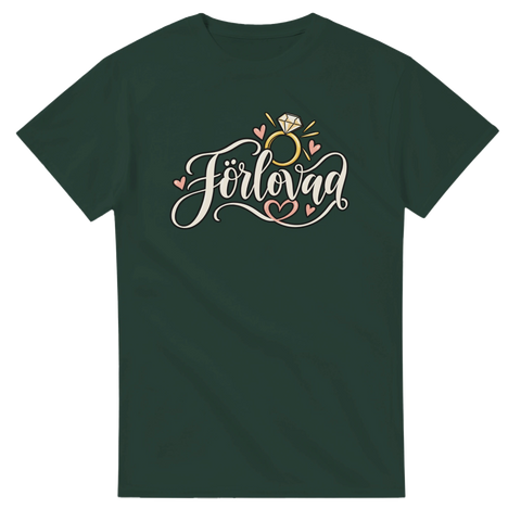 T-shirt med texten Förlovad, en förlovningsring och små hjärtan