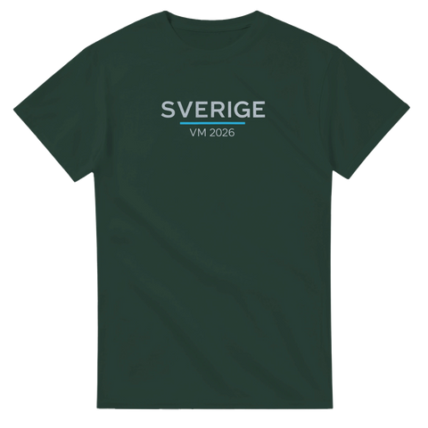 SVERIGE VM 2026-tryck med blå linje på mörkgrön t-shirt.