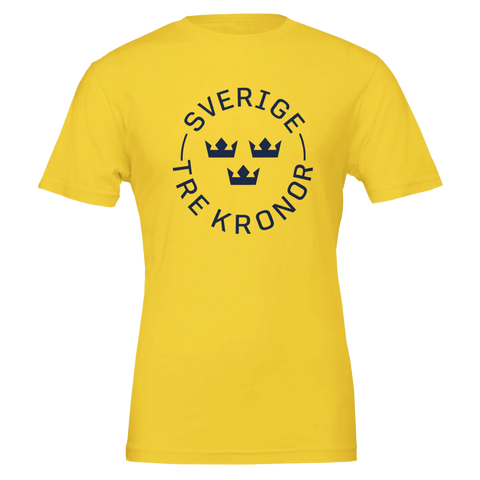 Gul t-shirt med marinblått grafiskt motiv av Sveriges tre kronor