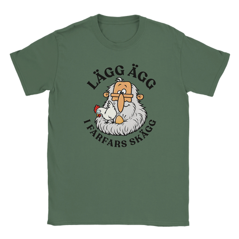 Grön t-shirt med farfar, en höna och texten ”Lägg ägg i farfars skägg”.