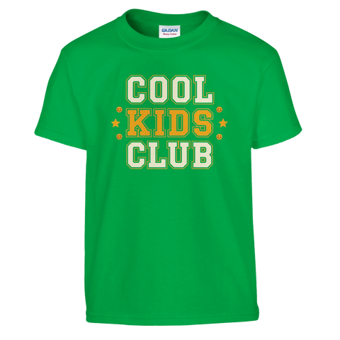 Grön t-shirt med nostalgiskt klubbmotiv för coola barn
