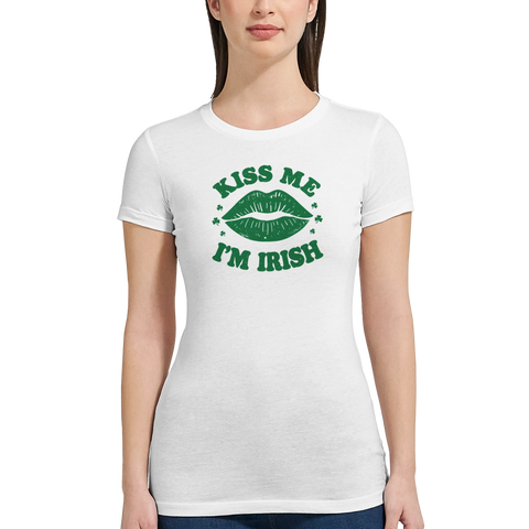 T-shirt för dam med grönt tryck, pussmun och texten Kiss me, I'm Irish för St Patricks Day