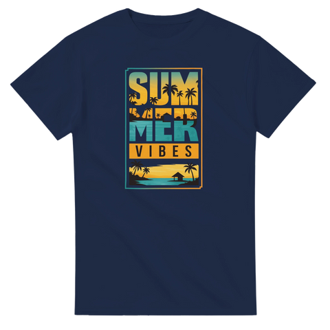 Mörkblå t-shirt med somrigt tryck av en strandstuga och tropiska träd