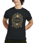 Man bär en svart t-shirt med grafiskt retrofuturistiskt urverksmotiv