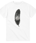 Vit t-shirt med grafiskt fjädermotiv och texten Dancing On My Own