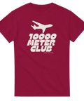 Flygplan och "10000 METER CLUB" i vitt på vinröd t-shirt.