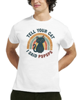Svart tecknad katt med text "TELL YOUR CAT I SAID PSPSPS" på vit t-shirt, retro regnbågsdesign.