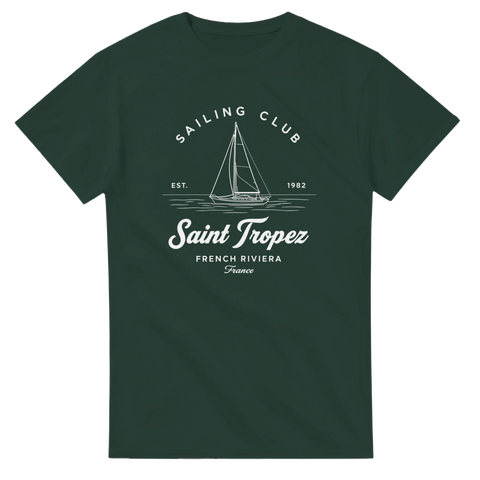 Saint Tropez segelbåtsmotiv med text "Sailing Club Est. 1982 French Riviera France" på mörkgrön t-shirt.