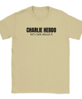 Beige t-shirt med samhällskritisk text och kaxig attityd