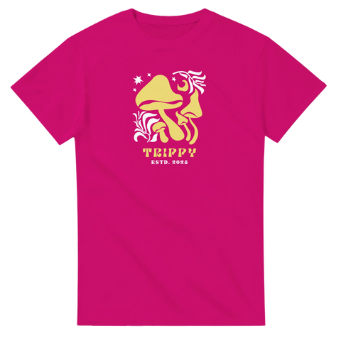 Retro svamptryck med 70-talsestetik på en starkt rosa t-shirt