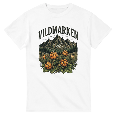 Klassisk naturdesign med texten Vildmarken och granskog – vintage t-shirt