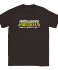 Humoristiskt Halloween-motiv med gröna bokstäver och pumpor på en mörkbrun t-shirt