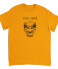 Skissad strutsansikte med text "bird nerd" på gul t-shirt.