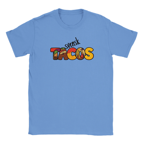 Ljusblå t-shirt med kreativt tryck föreställande svensk fredagstacos