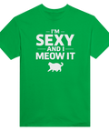 Grön t-shirt med skämtsamt budskap och stilren kattillustration