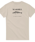 Vintage-inspirerat makrilltryck med latinsk text på en sandfärgad t-shirt