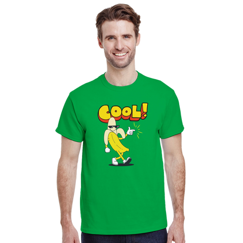 Tecknad banan med solglasögon och text "COOL!" på grön t-shirt.